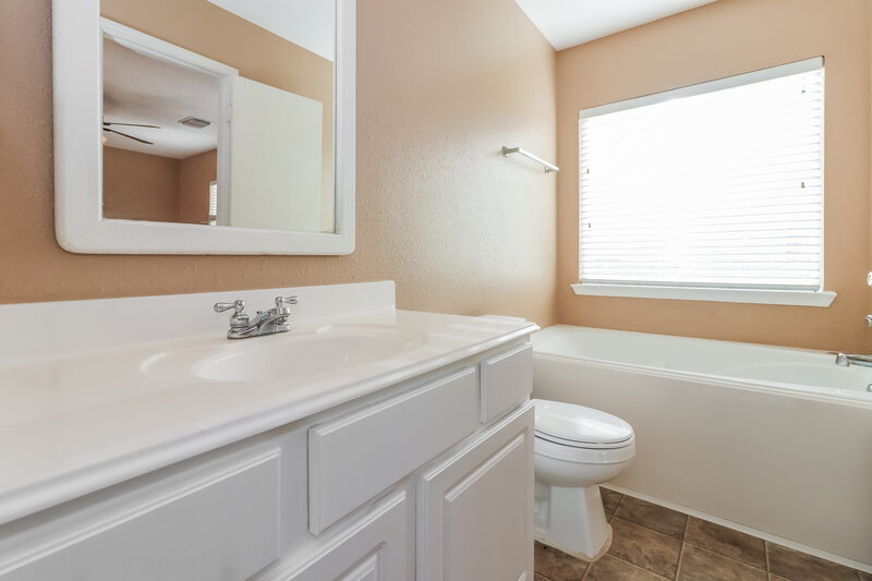 1,610/Mo, 20515 Fairworth Place Ln Cypress, TX 77433 Bathroom View