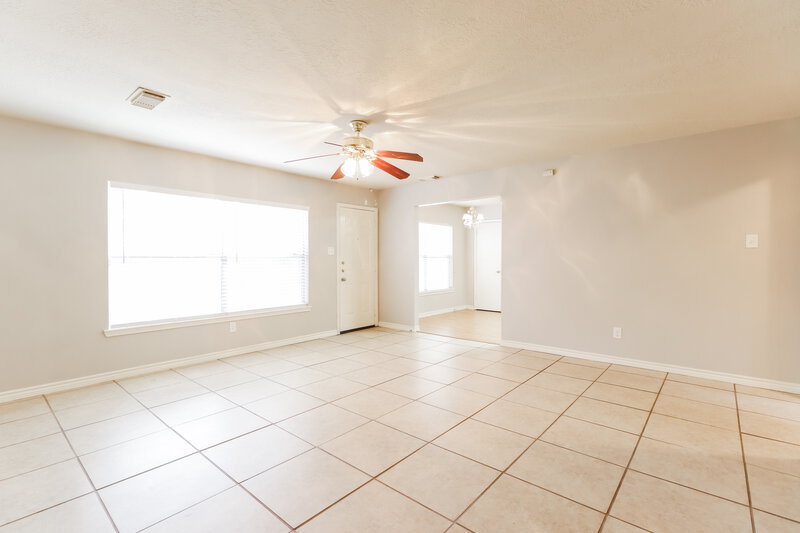 1,790/Mo, 18734 Cleeve Close Humble, TX 77346 Living Room View 3