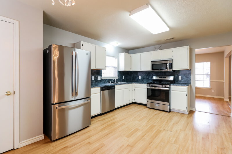 1,790/Mo, 18734 Cleeve Close Humble, TX 77346 Kitchen View 2