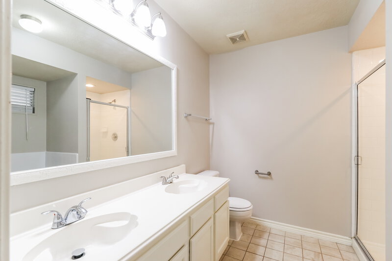 1,790/Mo, 18734 Cleeve Close Humble, TX 77346 Main Bathroom View