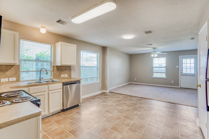 1,770/Mo, 13118 Kingston Point Ln Houston, TX 77047 Kitchen View