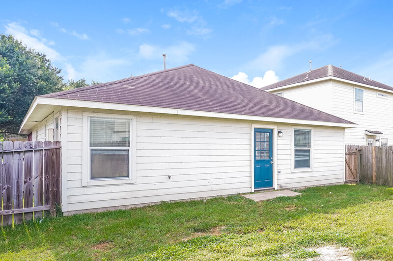1,770/Mo, 13118 Kingston Point Ln Houston, TX 77047 Rear View