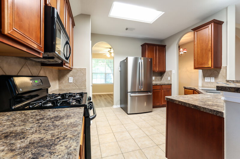 1,840/Mo, 17918 Yukon Pass Dr Humble, TX 77346 Kitchen View