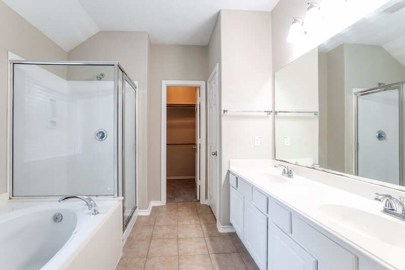 1,840/Mo, 17918 Yukon Pass Dr Humble, TX 77346 Main Bathroom View