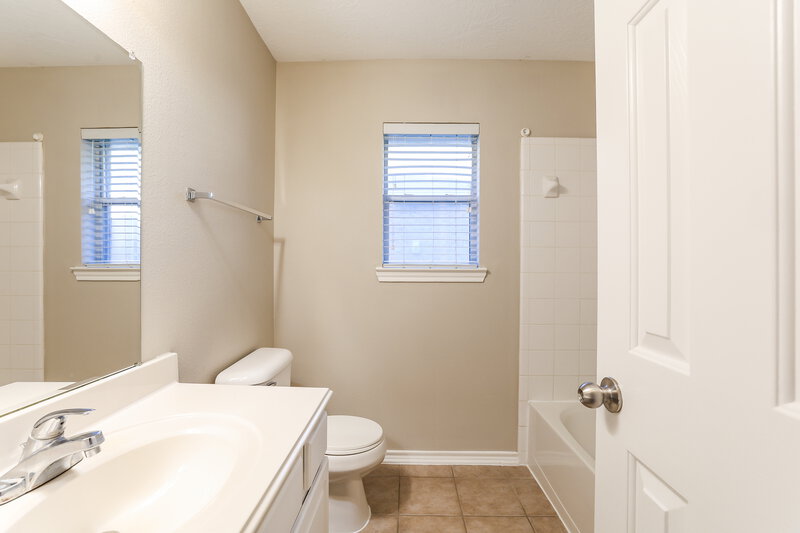 1,840/Mo, 17918 Yukon Pass Dr Humble, TX 77346 Bathroom View