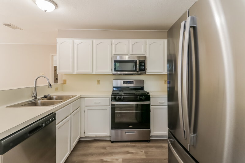 1,920/Mo, 1034 Canterbury Dr Pearland, TX 77584 Kitchen View 2