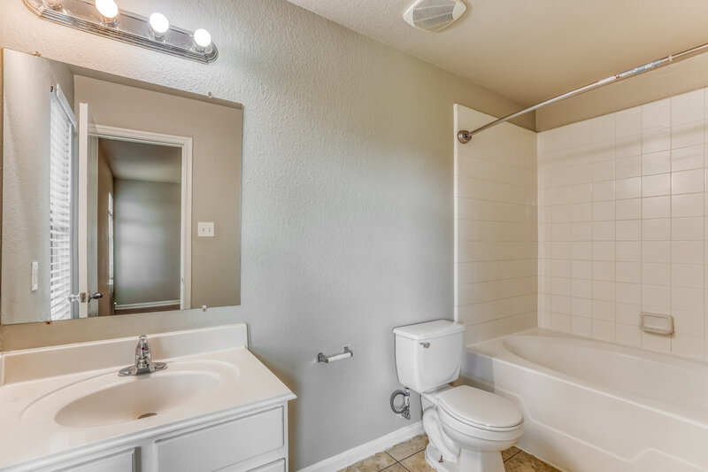 1,910/Mo, 20639 Tealbrook Dr Cypress, TX 77433 Main Bathroom View