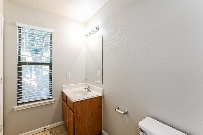 1,800/Mo, 20639 Tealbrook Dr Cypress, TX 77433 Bathroom View