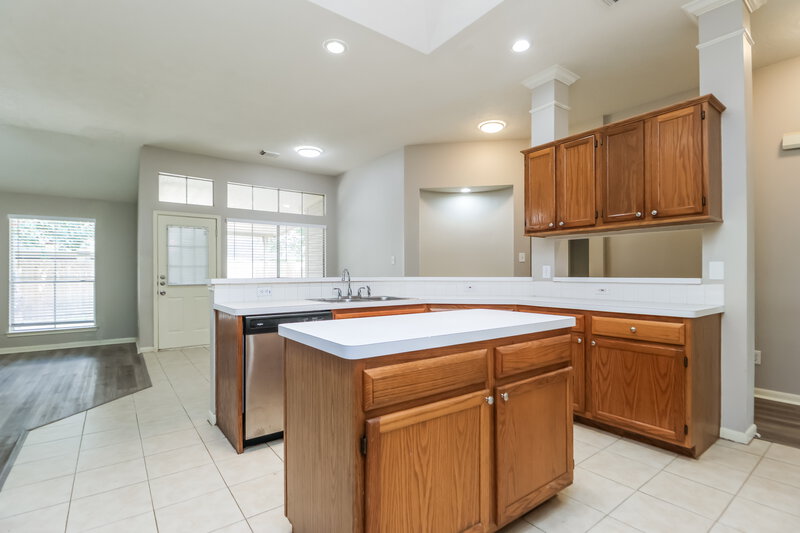 2,120/Mo, 8310 E Copper Lakes Dr Houston, TX 77095 Kitchen View