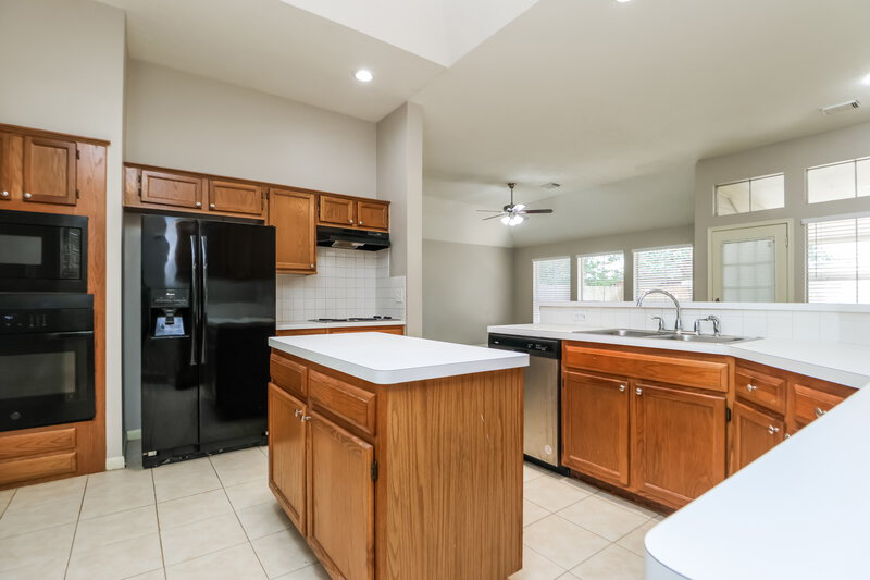 2,120/Mo, 8310 E Copper Lakes Dr Houston, TX 77095 Kitchen View 2