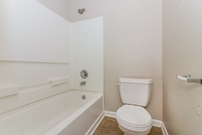1,640/Mo, 1014 Vera Cruz Dr Rosenberg, TX 77471 Main Bathroom View 2