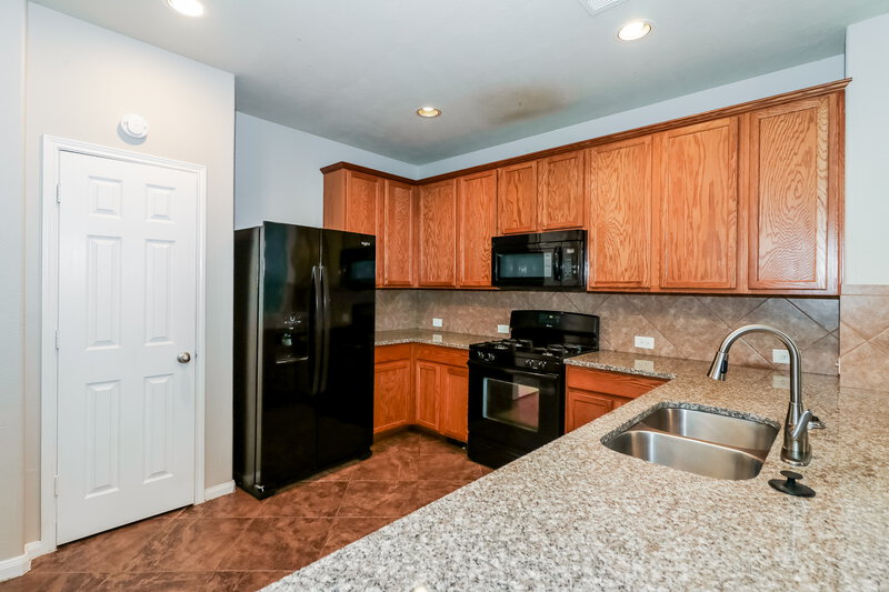 2,430/Mo, 19542 Otter Trail Ct Katy, TX 77449 Kitchen View 2
