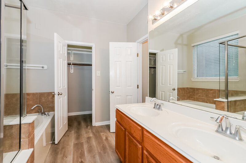 2,430/Mo, 19542 Otter Trail Ct Katy, TX 77449 Main Bathroom View