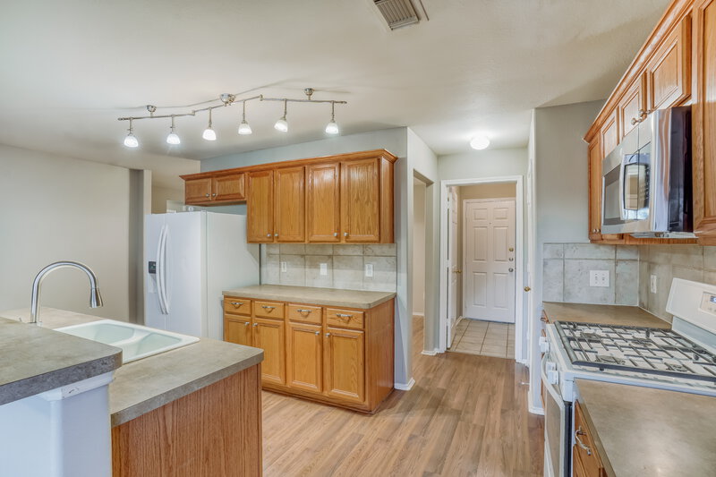 1,735/Mo, 12114 English Brook Cir Humble, TX 77346 Kitchen View 2