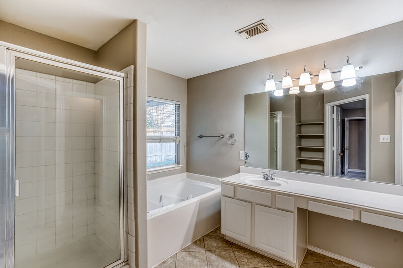 1,735/Mo, 12114 English Brook Cir Humble, TX 77346 Main Bathroom View