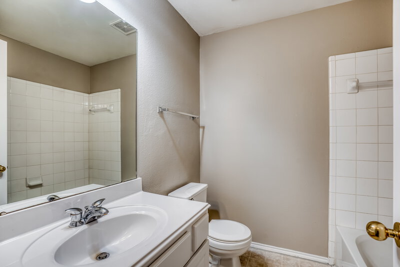 1,735/Mo, 12114 English Brook Cir Humble, TX 77346 Bathroom View
