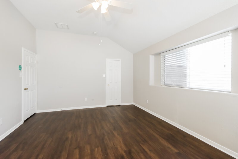 2,435/Mo, 9812 Hyacinth Way Conroe, TX 77385 Main Bedroom View 2