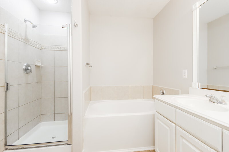 2,435/Mo, 9812 Hyacinth Way Conroe, TX 77385 Main Bathroom View 2