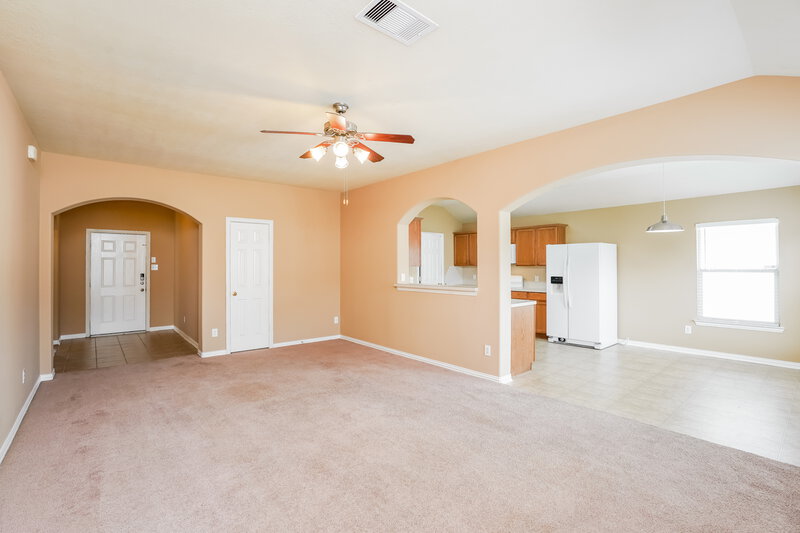 2,015/Mo, 19615 Buckland Park Dr Katy, TX 77449 Living Room View