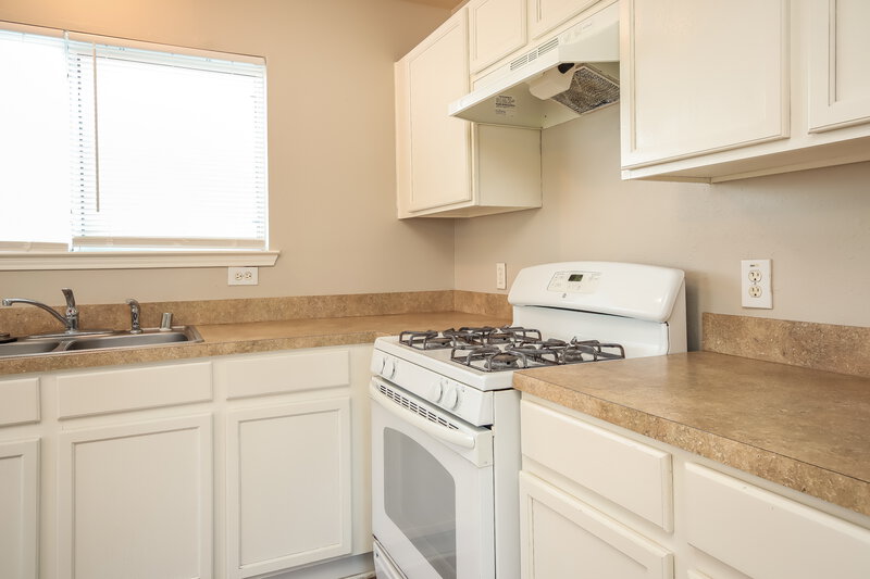 1,750/Mo, 7431 Leightonfield Ct Cypress, TX 77433 Kitchen View