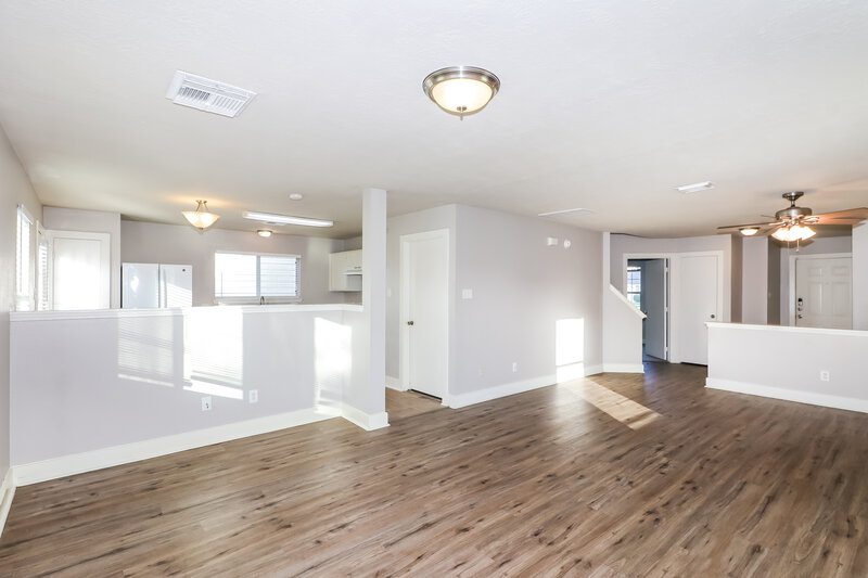 1,765/Mo, 7431 Leightonfield Ct Cypress, TX 77433 Living Room View 2
