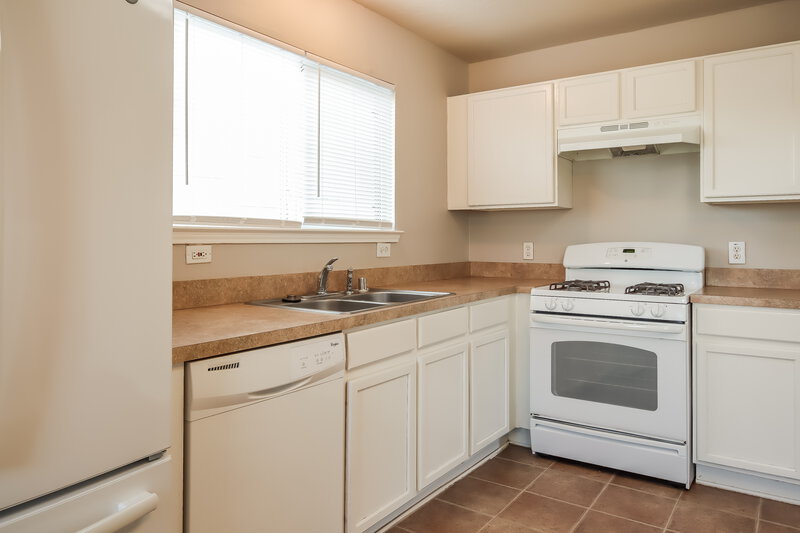 1,750/Mo, 7431 Leightonfield Ct Cypress, TX 77433 Kitchen View 2