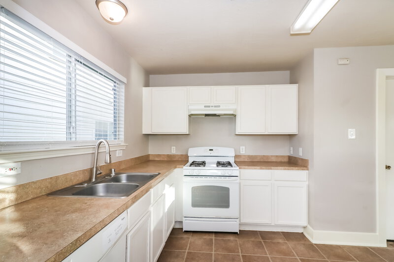 1,765/Mo, 7431 Leightonfield Ct Cypress, TX 77433 Kitchen View 2