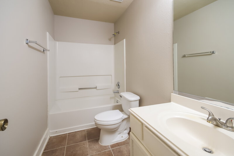 1,750/Mo, 7431 Leightonfield Ct Cypress, TX 77433 Bathroom View 2