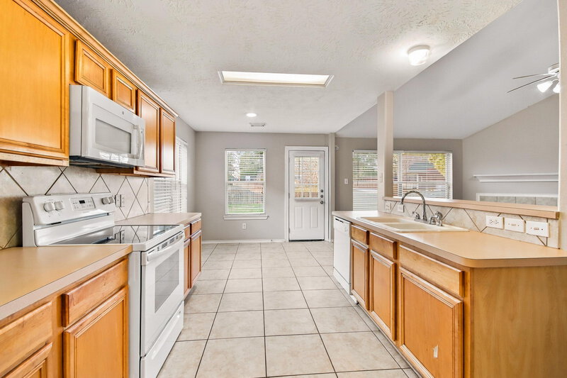 1,890/Mo, 6619 Rockwall Trail Dr Humble, TX 77346 Kitchen View 2