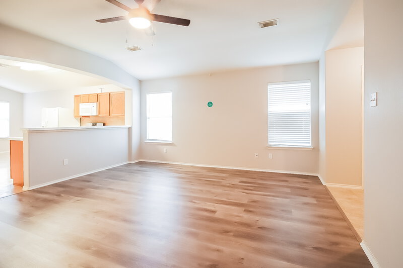 2,780/Mo, 8719 Sunset Pond Dr Tomball, TX 77375 Living Room View 2