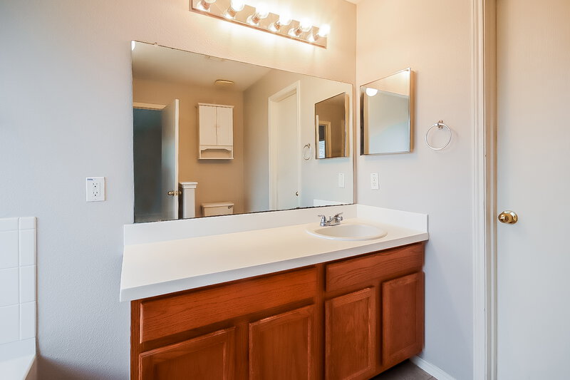 2,780/Mo, 8719 Sunset Pond Dr Tomball, TX 77375 Main Bathroom View