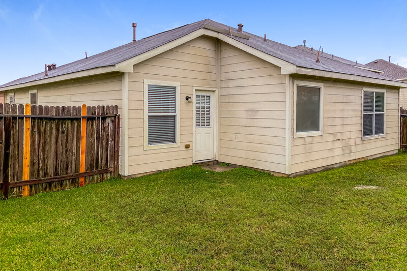 2,780/Mo, 8719 Sunset Pond Dr Tomball, TX 77375 Rear View