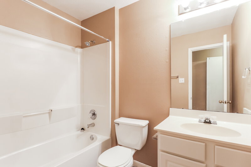 1,755/Mo, 11839 Rolling Stream Dr Tomball, TX 77375 Bathroom View