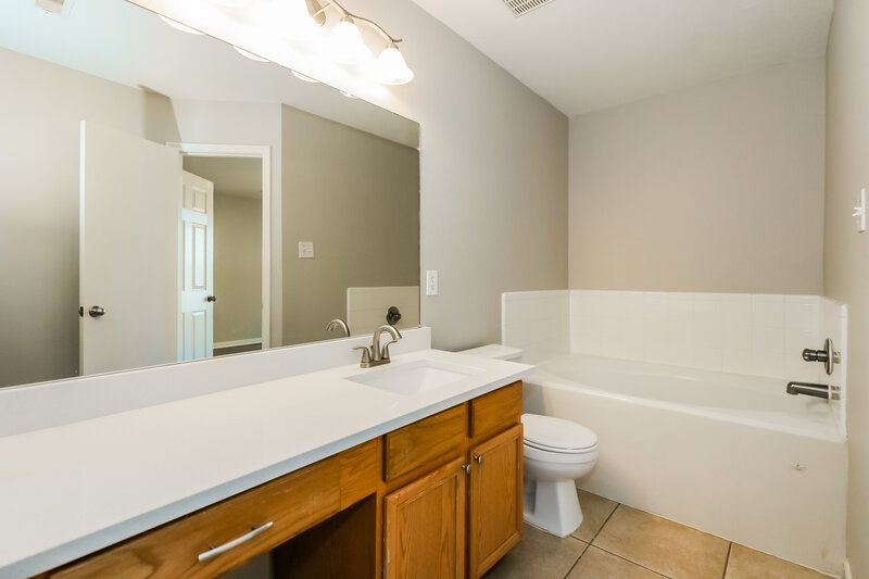 1,710/Mo, 7627 Cypress Edge Dr Cypress, TX 77433 Main Bathroom View