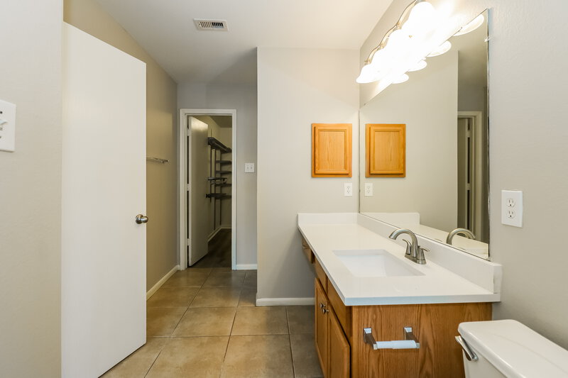 1,710/Mo, 7627 Cypress Edge Dr Cypress, TX 77433 Main Bathroom View 2