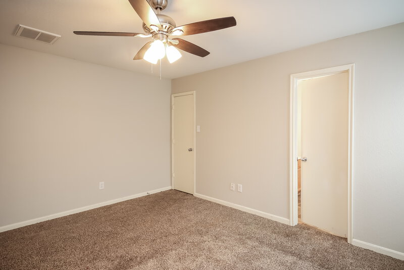 2,280/Mo, 15523 Bartlett Pear Ct Houston, TX 77049 Main Bedroom View 2