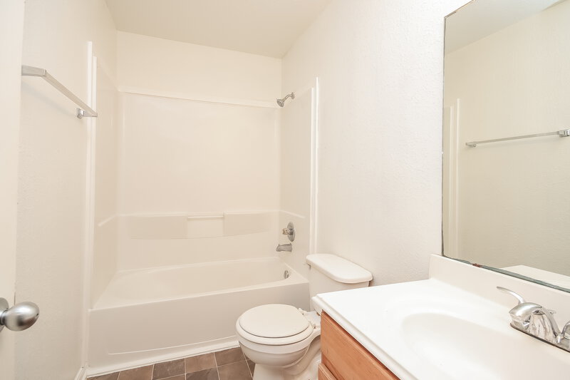 2,280/Mo, 15523 Bartlett Pear Ct Houston, TX 77049 Bathroom View