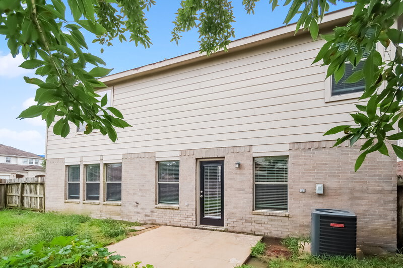 2,280/Mo, 15523 Bartlett Pear Ct Houston, TX 77049 Rear View