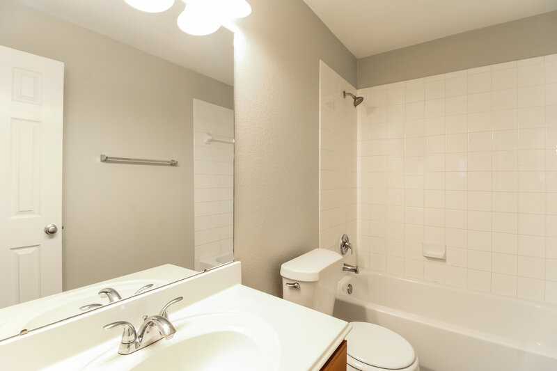 1,865/Mo, 11823 Princess Garden Way Houston, TX 77047 Bathroom View