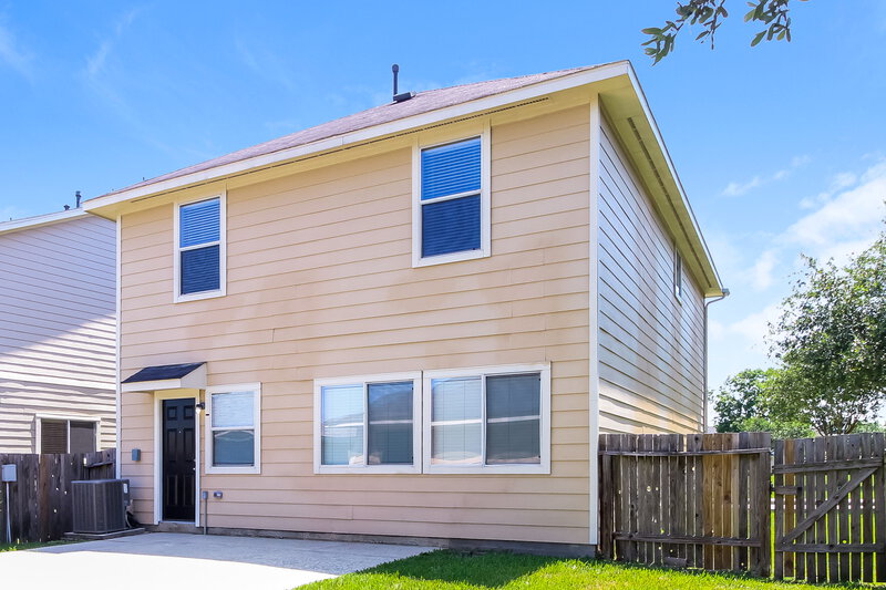 1,865/Mo, 11823 Princess Garden Way Houston, TX 77047 Rear View
