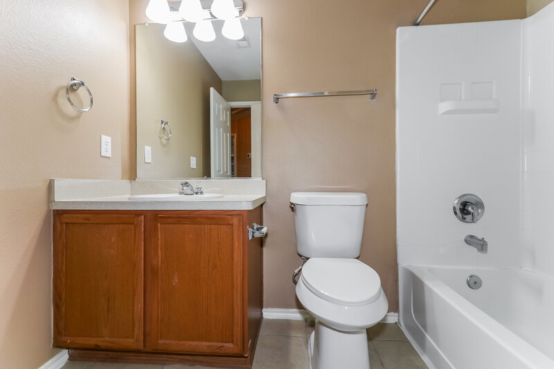 1,865/Mo, 5807 Baldwin Elm St Richmond, TX 77407 Bathroom View