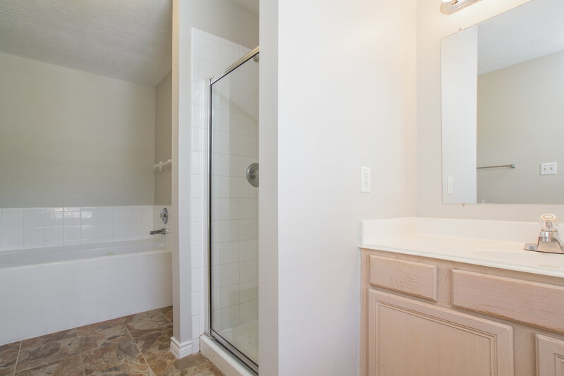 2,680/Mo, 7930 Greens Rd Humble, TX 77396 Master Bathroom View