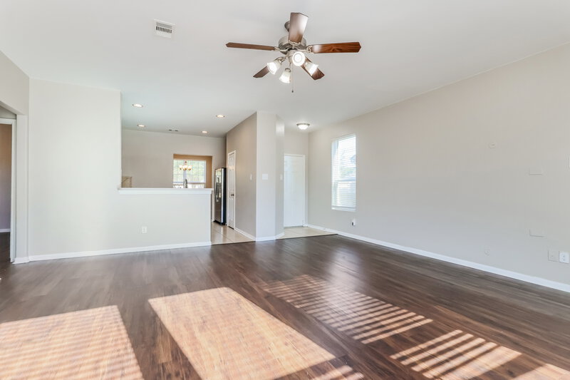 2,050/Mo, 17914 Seco Creek Ln Humble, TX 77396 Living Room View 3