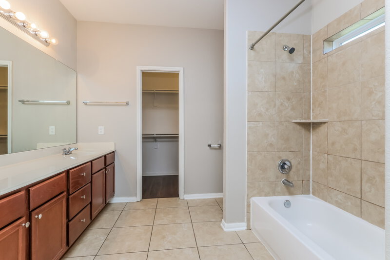 2,050/Mo, 17914 Seco Creek Ln Humble, TX 77396 Main Bathroom View