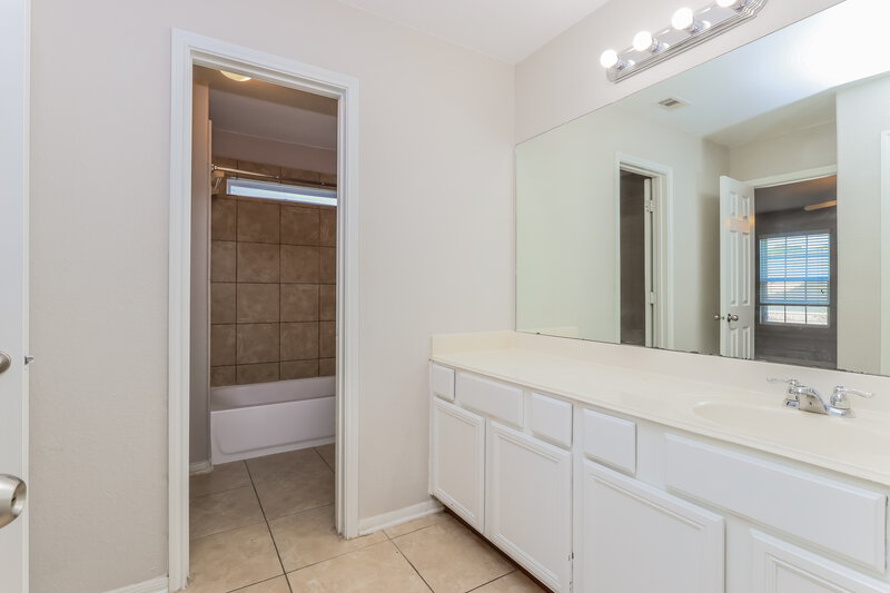 2,050/Mo, 17914 Seco Creek Ln Humble, TX 77396 Bathroom View