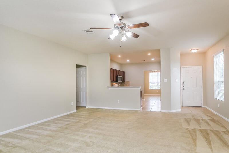 2,000/Mo, 18031 Seco Creek Ln Humble, TX 77396 Living Room View 2