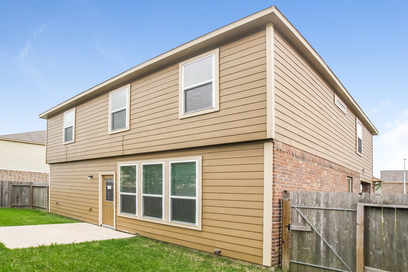 2,000/Mo, 18031 Seco Creek Ln Humble, TX 77396 Rear View