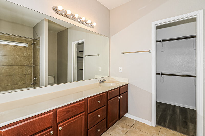 2,155/Mo, 17818 Aveleigh Ln Humble, TX 77396 Main Bathroom View