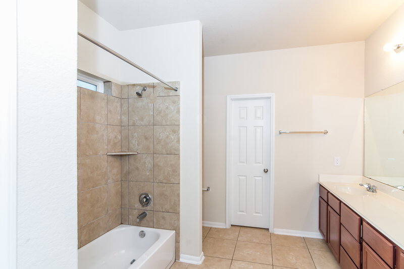 1,780/Mo, 10418 Fire Sage Dr Humble, TX 77396 Master Bathroomlarge View 2