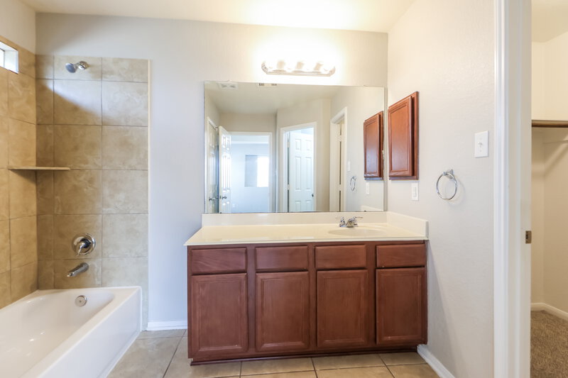 2,355/Mo, 10438 Fire Sage Dr Humble, TX 77396 Main Bathroom View